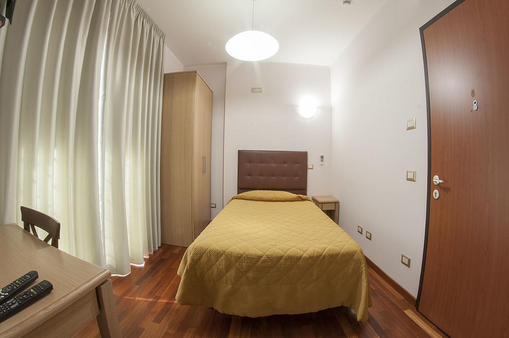 Domus Traiani Fiumicino Hotel Phòng bức ảnh